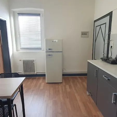 1 Von 3 Mit Gemeinschaftsbad-kueche, 30min Koeln Messe Bahnhof, 5min Bahnhof Zentrum *