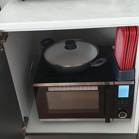 1 Von 3 Mit Gemeinschaftsbad-kueche, 30min Koeln Messe Bahnhof, 5min Bahnhof Zentrum * Leverkusen