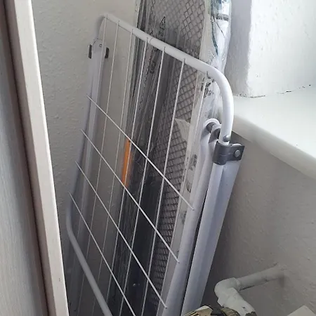 1 Von 3 Mit Gemeinschaftsbad-kueche, 30min Koeln Messe Bahnhof, 5min Bahnhof Zentrum * Leverkusen