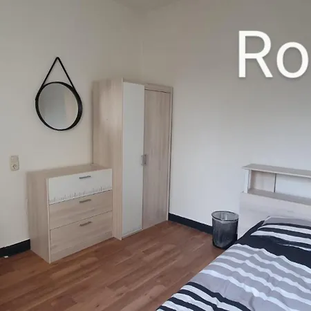 1 Von 3 Mit Gemeinschaftsbad-kueche, 30min Koeln Messe Bahnhof, 5min Bahnhof Zentrum *