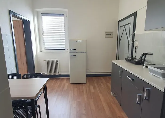 1 Von 3 Mit Gemeinschaftsbad-kueche, 30min Koeln Messe Bahnhof, 5min Bahnhof Zentrum *