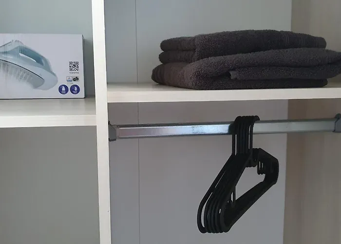 1 Von 3 Mit Gemeinschaftsbad-kueche, 30min Koeln Messe Bahnhof, 5min Bahnhof Zentrum Appartement