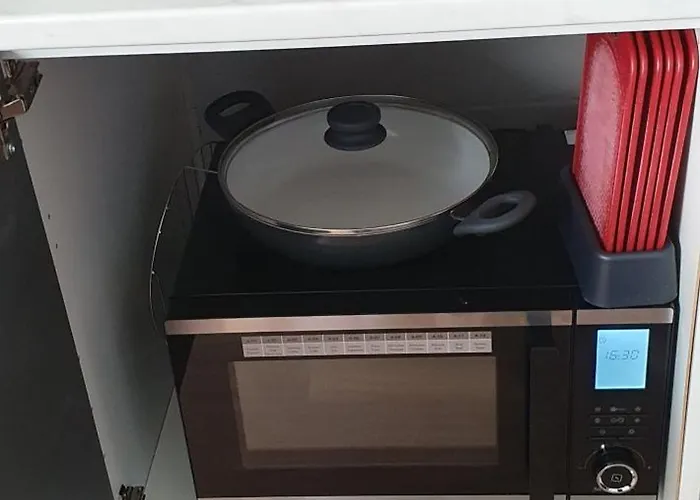 1 Von 3 Mit Gemeinschaftsbad-kueche, 30min Koeln Messe Bahnhof, 5min Bahnhof Zentrum * Leverkusen