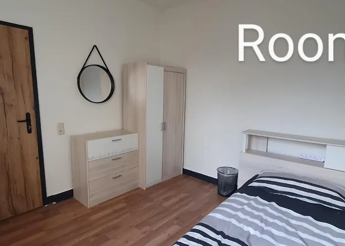 1 Von 3 Mit Gemeinschaftsbad-kueche, 30min Koeln Messe Bahnhof, 5min Bahnhof Zentrum *